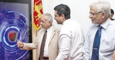 Minsters Samarawickrema and Sujeewa Senasinghe launching the Online license issuing and debiting system website. Picture by Roshan Pitipana